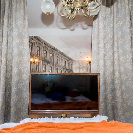 Hello I Charming In The Old Town *