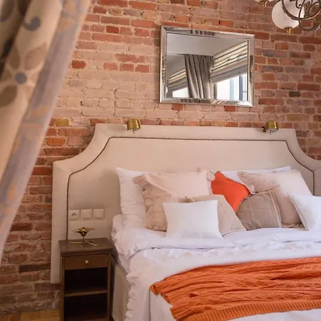 Hello I Charming In The Old Town *