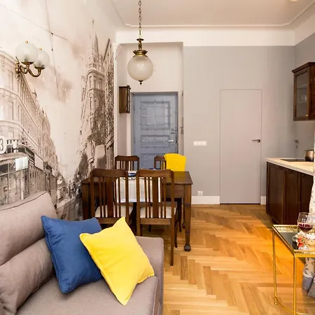 Hello I Charming In The Old Town *